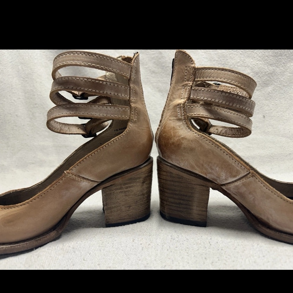 Freebird Randi size 6 tan - Picture 3 of 5
